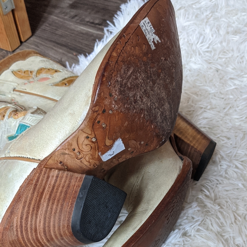 Boots - Picture 2 of 7